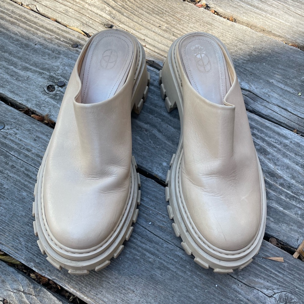Porte & Paire Beige Leather Mules/Clogs/Slippers size 37 - Picture 3 of 5